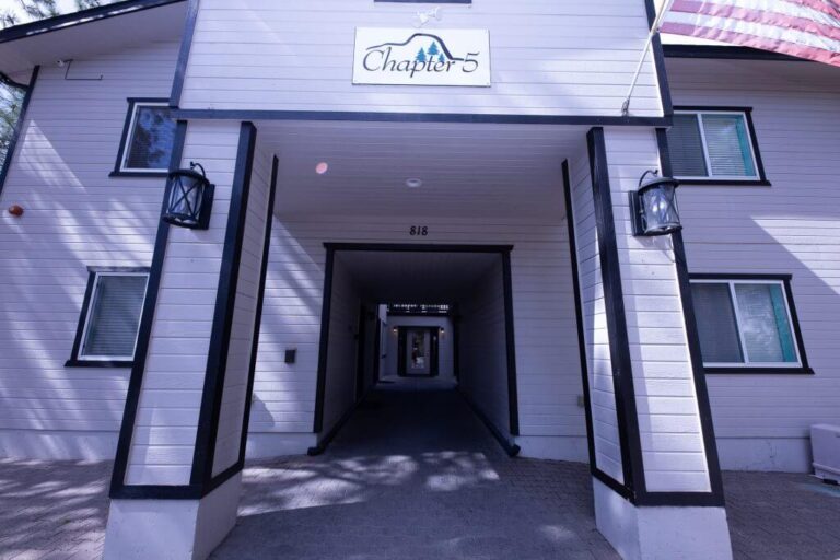 About Royal Life Centers